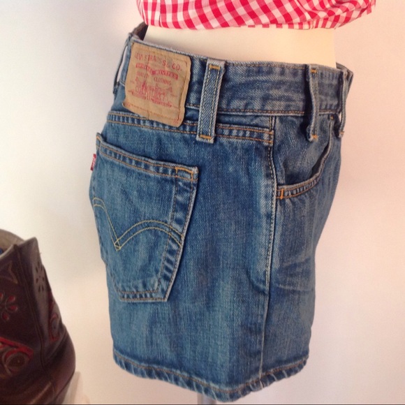Vintage Levi’s Shorts - Picture 3 of 6